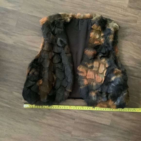 Faux fur open front cropped vest - Picture 4 of 6